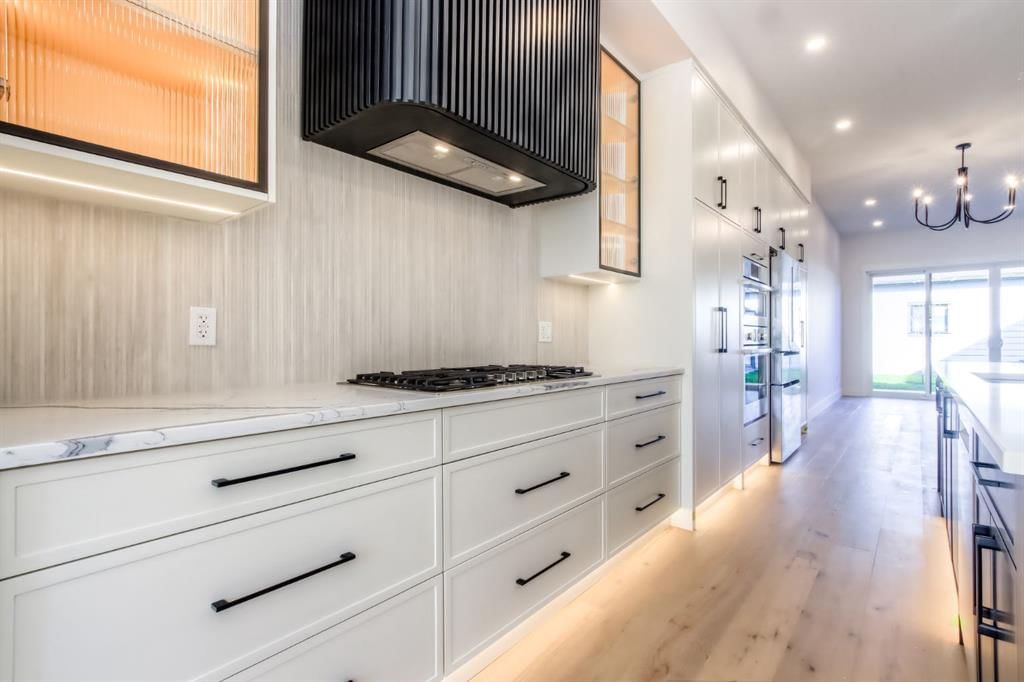 1028 18 Avenue NW, Calgary — photo 4 of 40