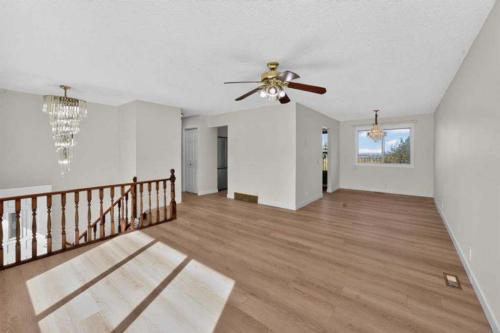 63 Beaconsfield Crescent NW, Calgary — photo 5 of 28