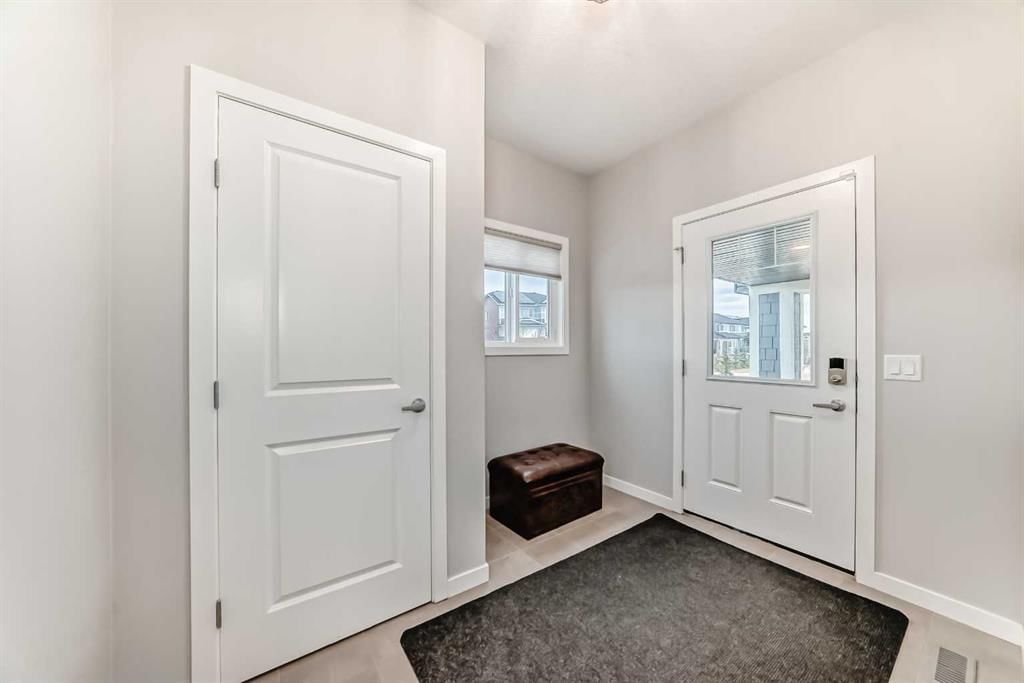 151 Sundown Way, Cochrane — photo 2 of 46