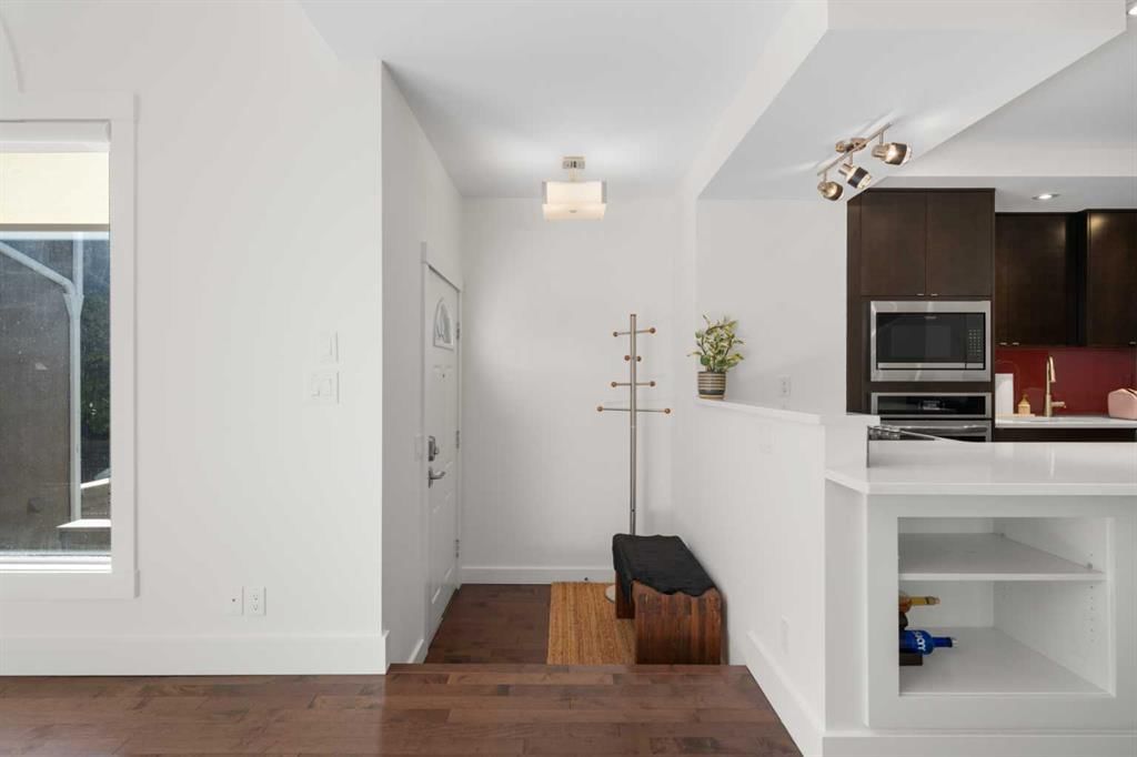 5, 2429 28 Street SW, Calgary — photo 4 of 37