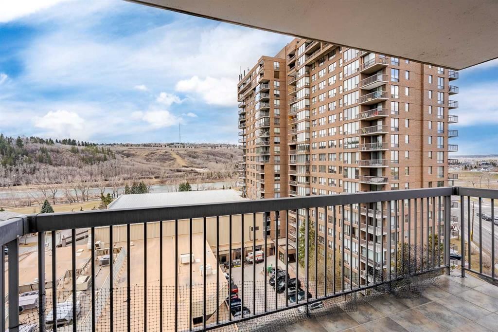 1002, 145 Point Drive NW, Calgary — photo 5 of 25