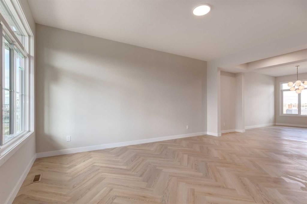 807 Sora Boulevard SE, Calgary — photo 4 of 40