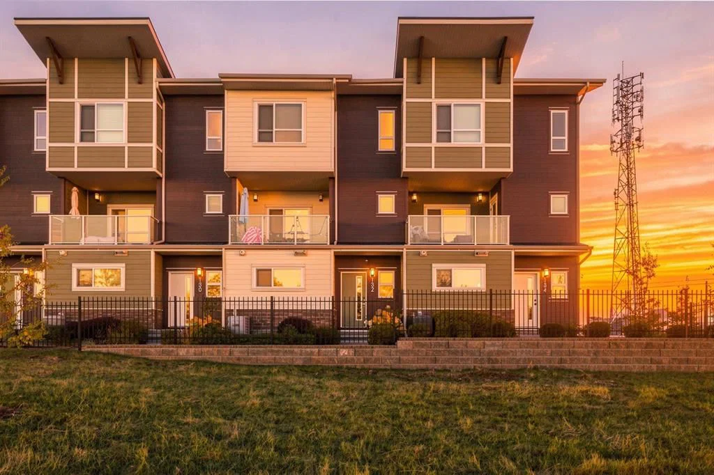 132 Harvest Grove Walk NW, Calgary — row/townhouse for sale