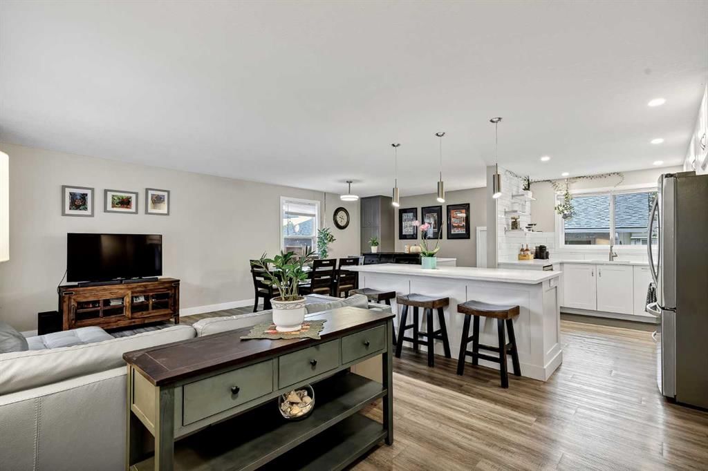 96 Alderwood Close SE, Calgary — photo 3 of 50