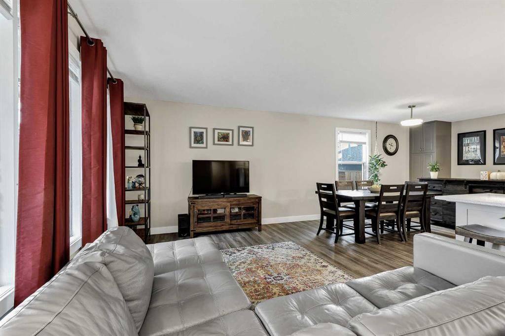 96 Alderwood Close SE, Calgary — photo 4 of 50