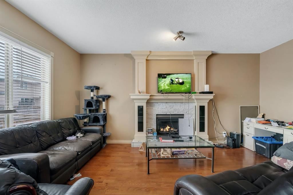 35 Cranleigh Drive SE, Calgary — photo 3 of 27