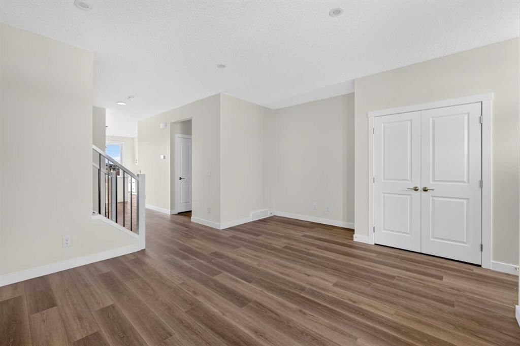 165 Silver Spruce Road SW, Calgary — photo 2 of 32