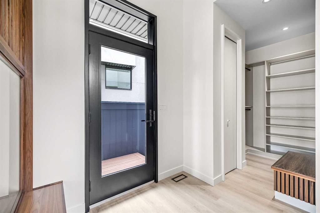 3D Willow Crescent SW, Calgary — photo 4 of 29