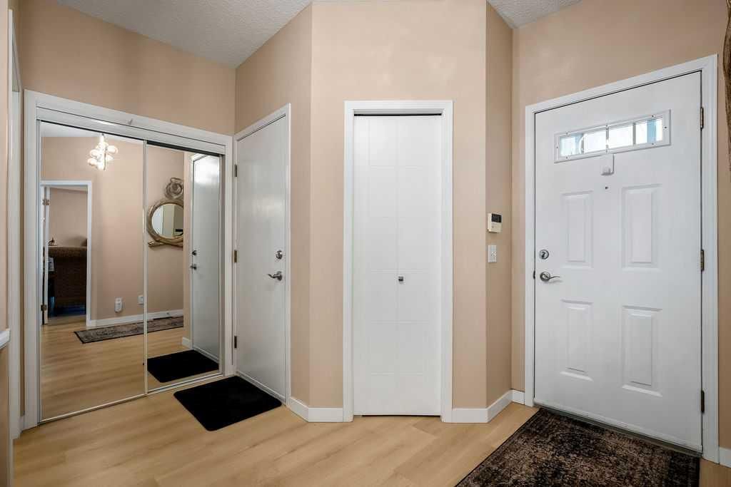 56, 72 Millside Drive SW, Calgary — photo 2 of 34