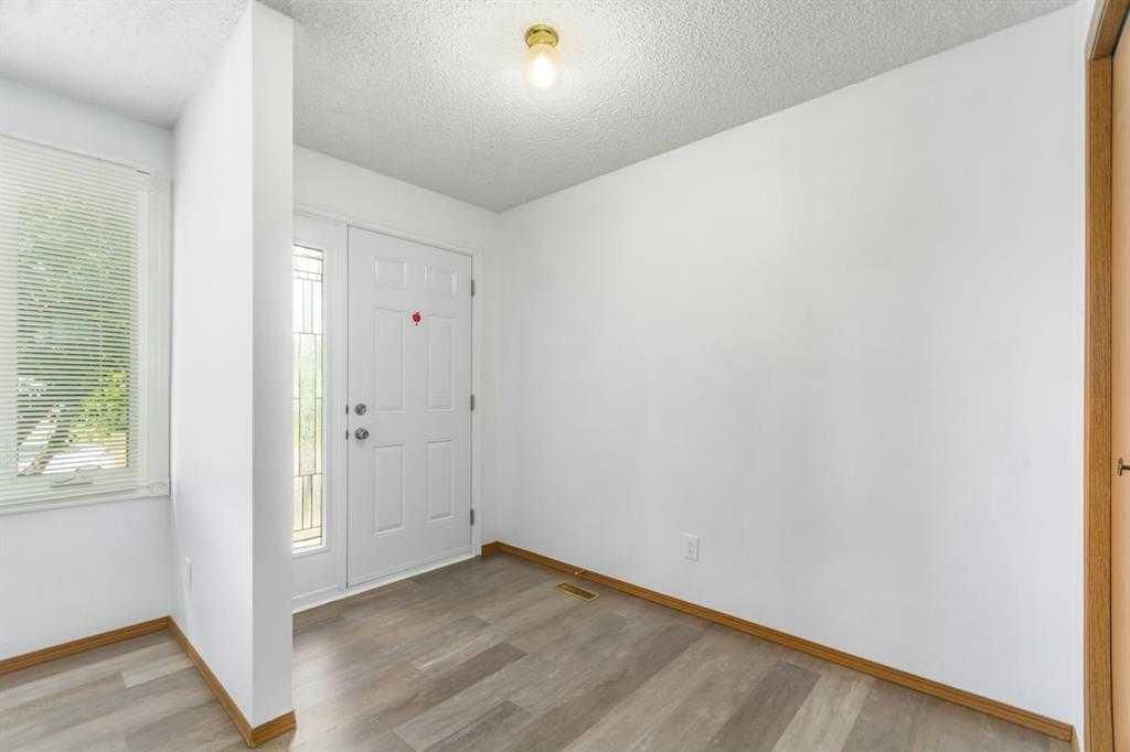 123 Whitworth Way NE, Calgary — photo 4 of 16