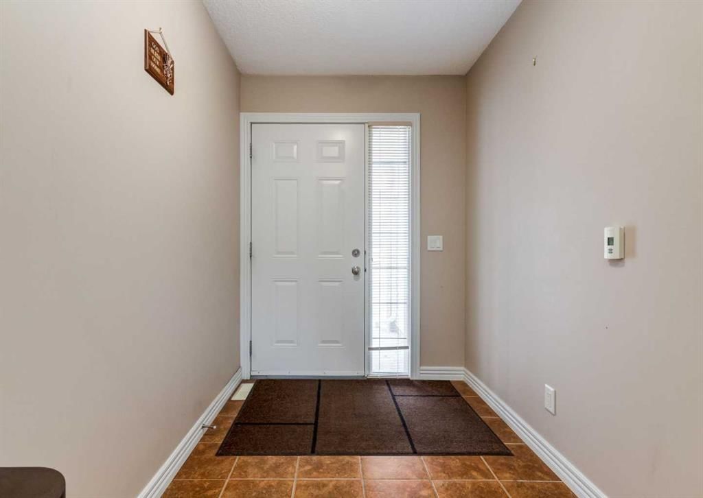 12 Royal Oak Lane NW, Calgary — photo 3 of 35