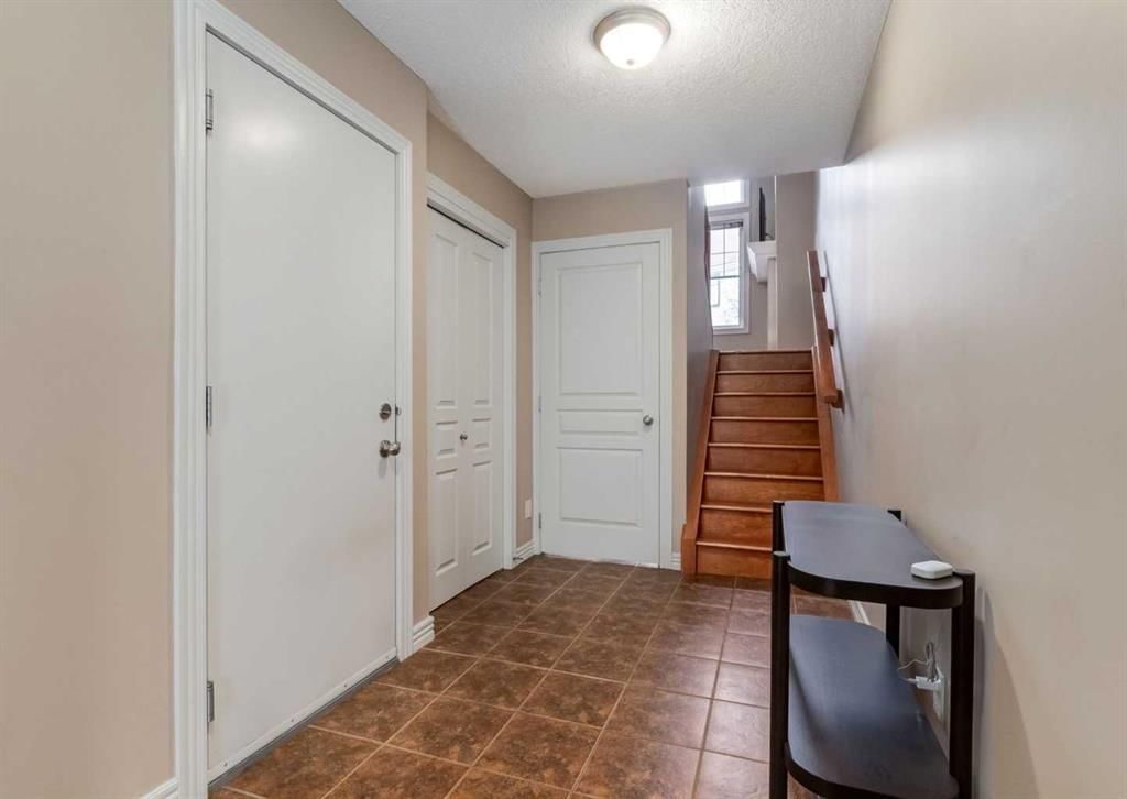 12 Royal Oak Lane NW, Calgary — photo 4 of 35