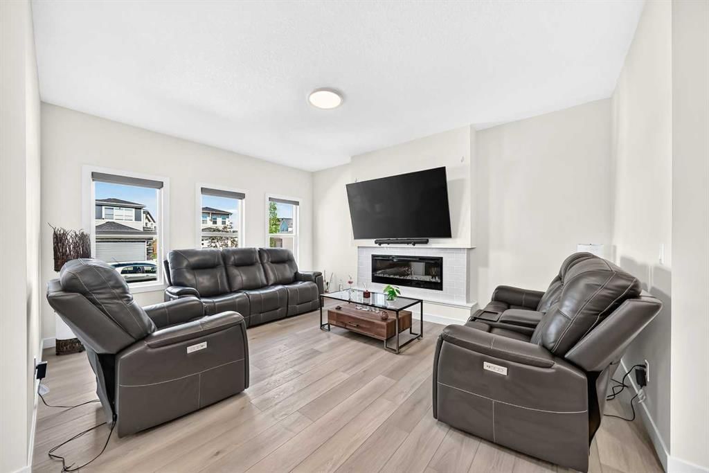 27 Belvedere Point SE, Calgary — photo 4 of 50