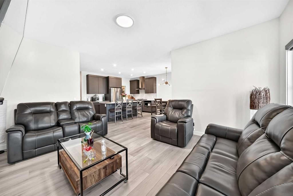 27 Belvedere Point SE, Calgary — photo 5 of 50