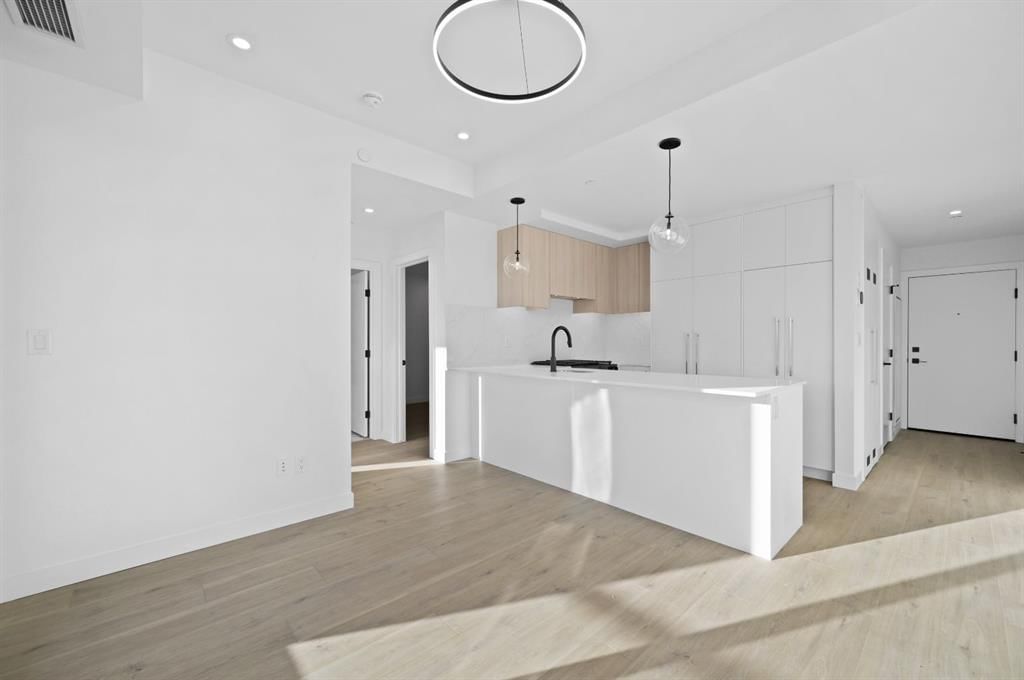 701, 8375 Broadcast Avenue SW, Calgary — photo 5 of 18