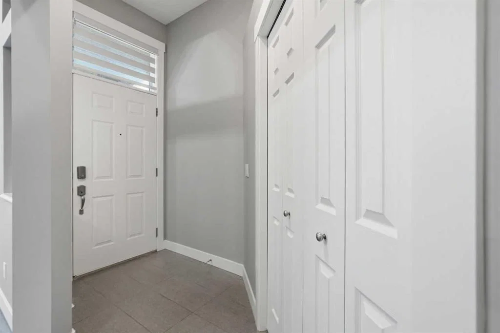 209 Oakmere Close, Chestermere — photo 4 of 37
