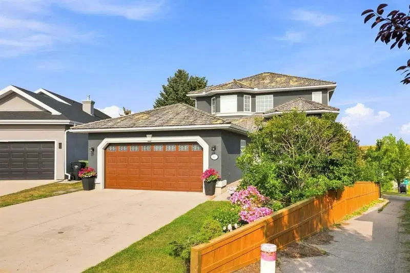122 Sceptre Close NW, Calgary — detached for sale
