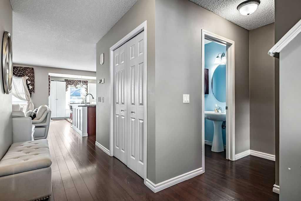50 Cimarron Grove Way, Okotoks — photo 5 of 38