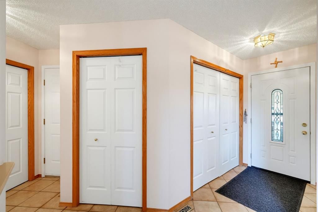 534 Bridlecreek Green SW, Calgary — photo 3 of 44