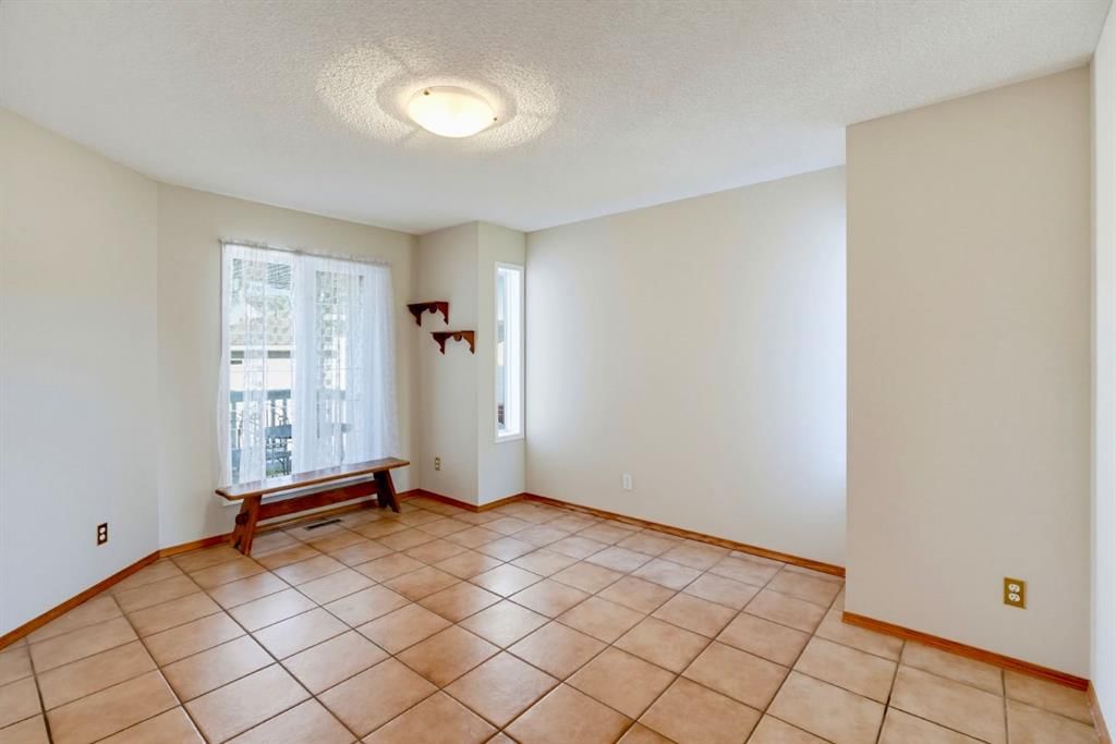 534 Bridlecreek Green SW, Calgary — photo 4 of 44