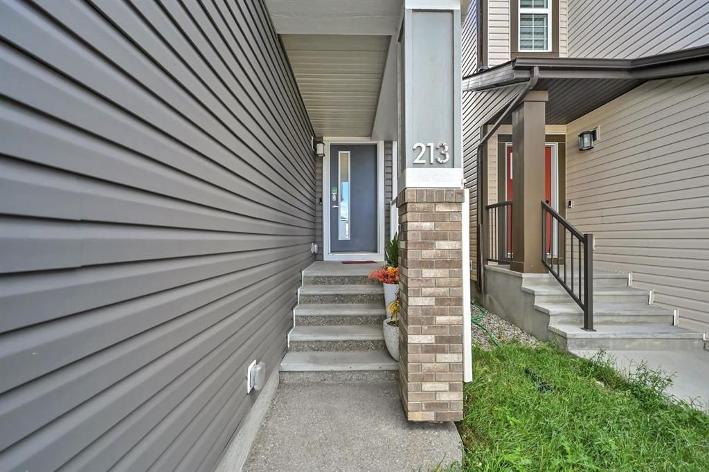 213 Walgrove Boulevard SE, Calgary — photo 4 of 50