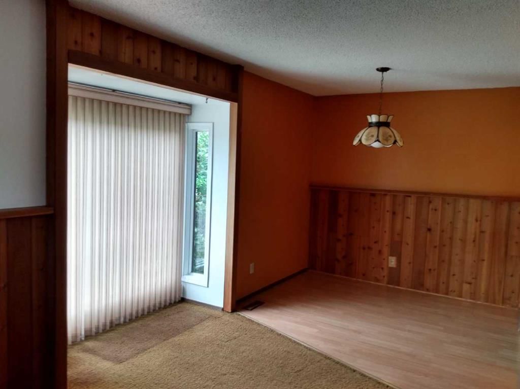 100 Doverglen Crescent SE, Calgary — photo 5 of 22