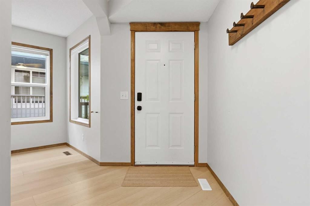 38 Chapman Close SE, Calgary — photo 3 of 48