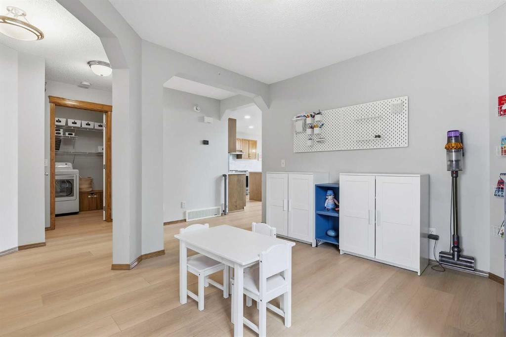 38 Chapman Close SE, Calgary — photo 4 of 48
