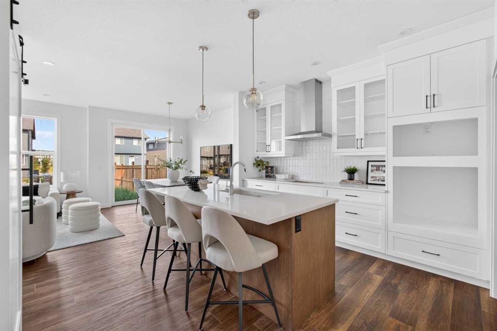240 Creekstone Circle SW, Calgary — photo 4 of 17