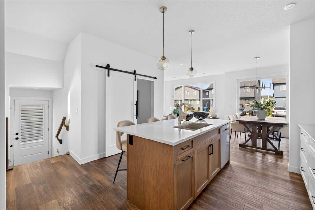 240 Creekstone Circle SW, Calgary — photo 5 of 17