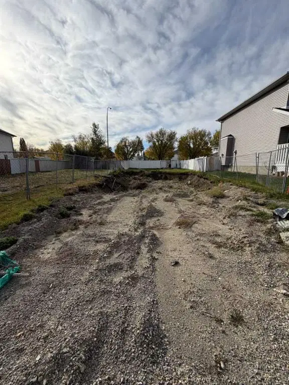 23 Citadel Peak Circle NW, Calgary — photo 2 of 2