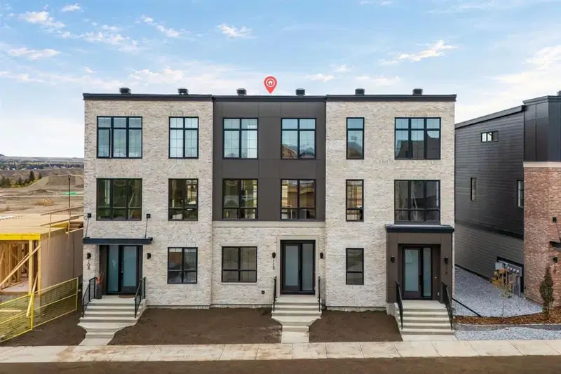 112 Greenwich Drive NW, Calgary — row/townhouse for sale