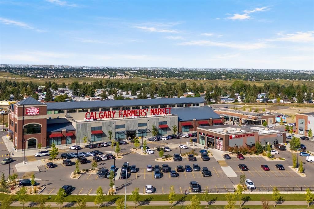112 Greenwich Drive NW, Calgary — photo 4 of 50