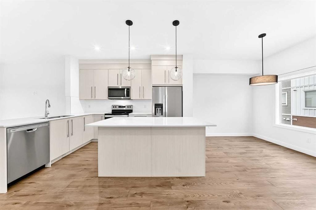 343 Creekside Boulevard SW, Calgary — photo 4 of 43