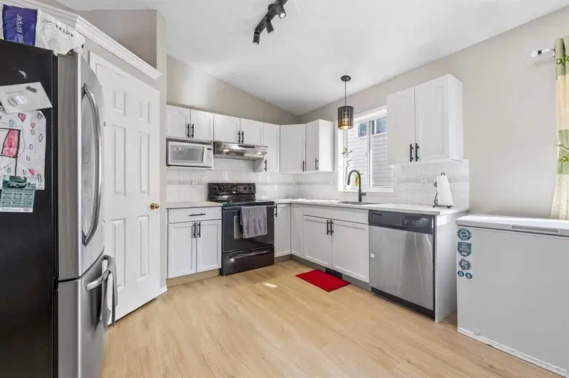 34 Applestone Park SE, Calgary — photo 3 of 25