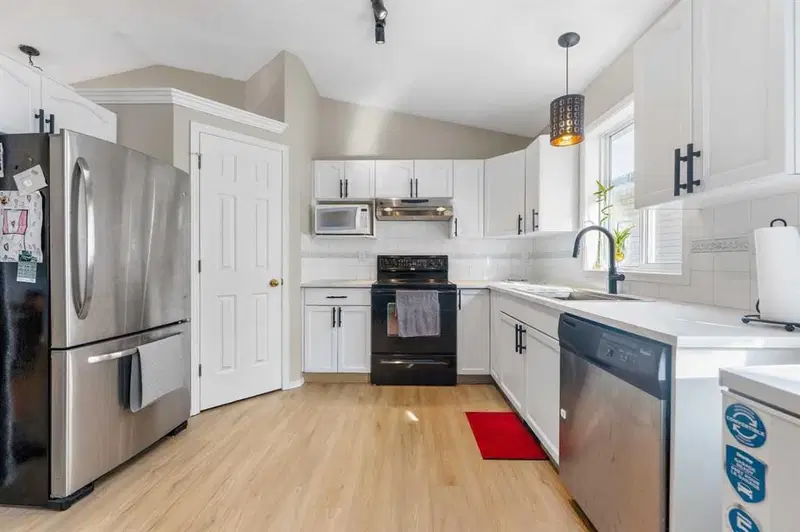 34 Applestone Park SE, Calgary — photo 4 of 25