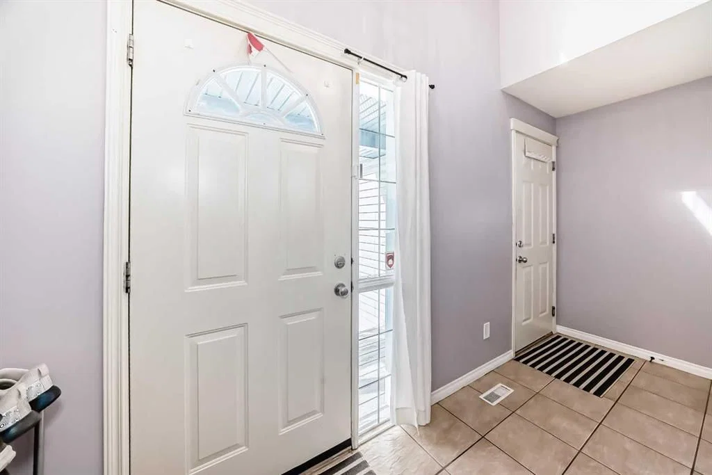 44 Canoe Square SW, Airdrie — photo 4 of 40