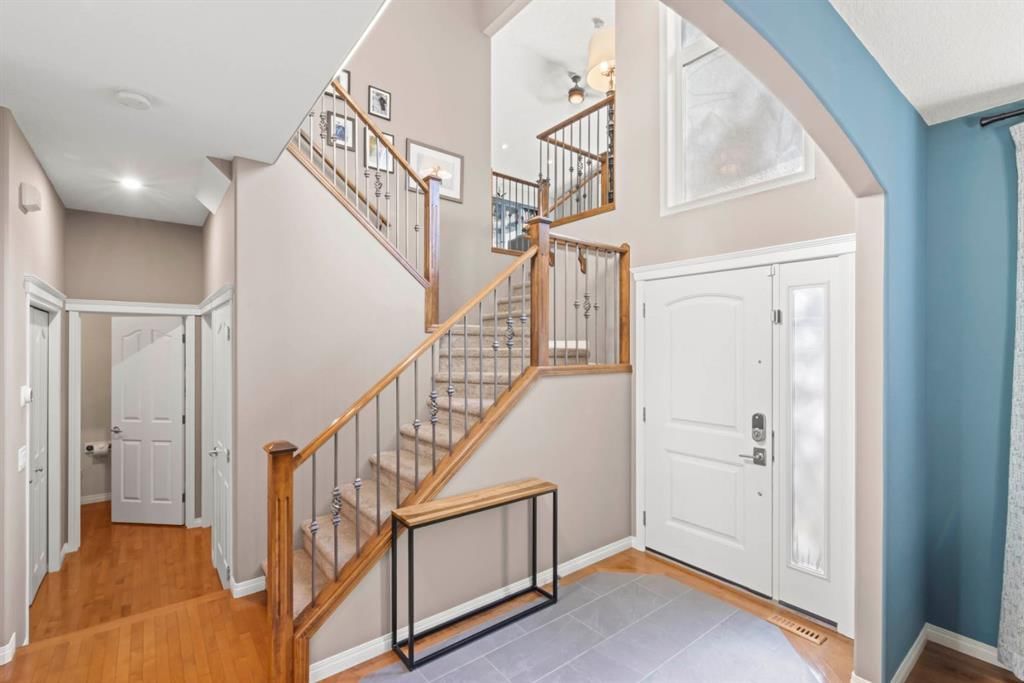1621 Strathcona Drive SW, Calgary — photo 3 of 32