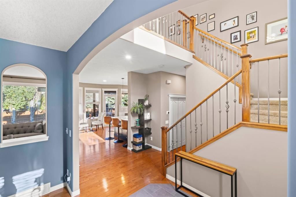 1621 Strathcona Drive SW, Calgary — photo 5 of 32