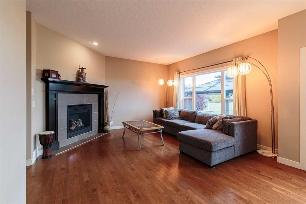 49 Everhollow Avenue SW, Calgary — photo 4 of 28