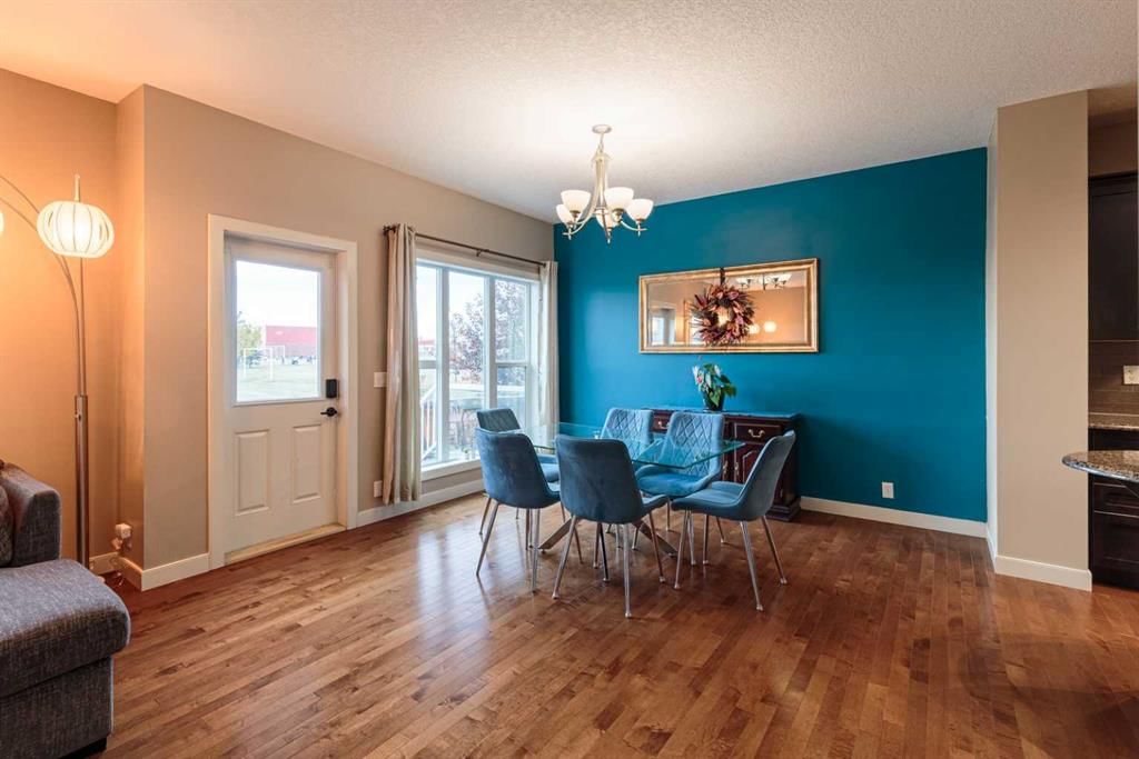 49 Everhollow Avenue SW, Calgary — photo 5 of 28
