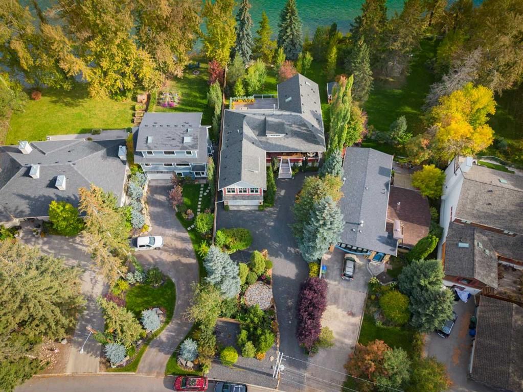5960 Bow Crescent NW, Calgary — photo 3 of 40