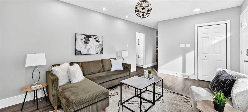 340 86 Avenue SE, Calgary — photo 5 of 43