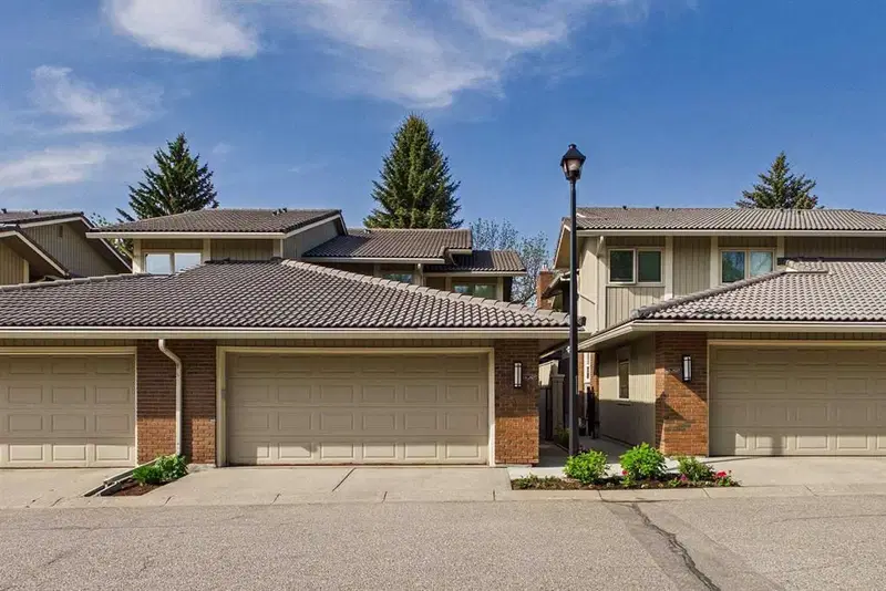 252, 20 Midpark Crescent SE, Calgary — main listing photo