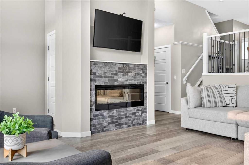 25 Masters Street SE, Calgary — photo 4 of 48