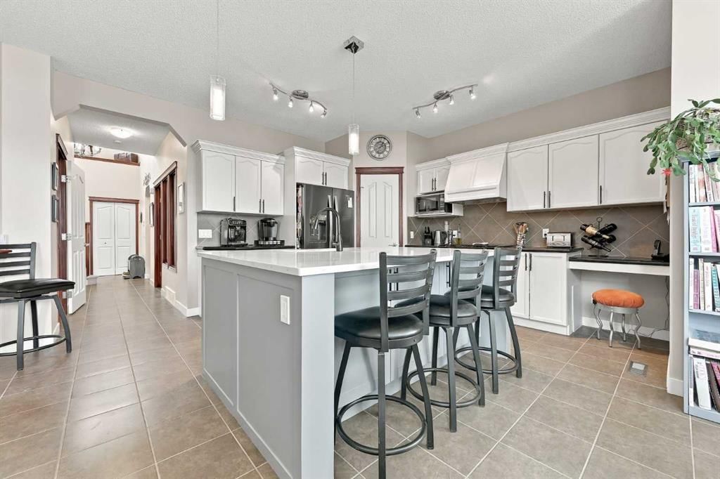 211 Royal Birch Way NW, Calgary — photo 3 of 38