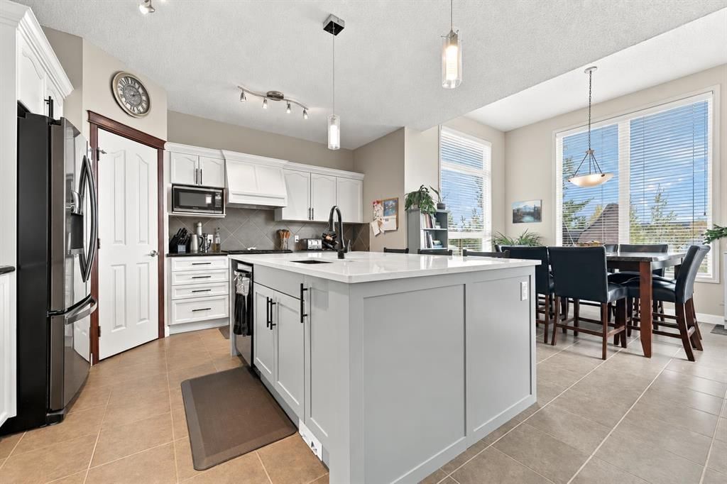 211 Royal Birch Way NW, Calgary — photo 4 of 38