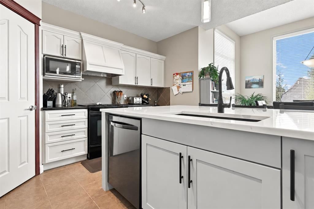 211 Royal Birch Way NW, Calgary — photo 5 of 38