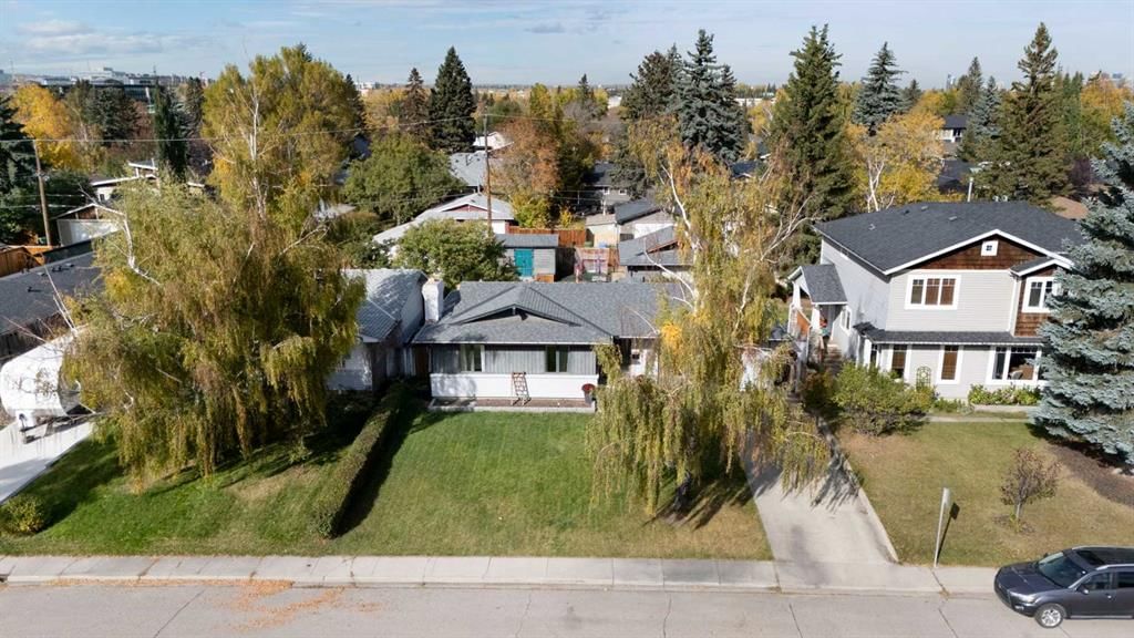 2320 58 Avenue SW, Calgary — detached for sale