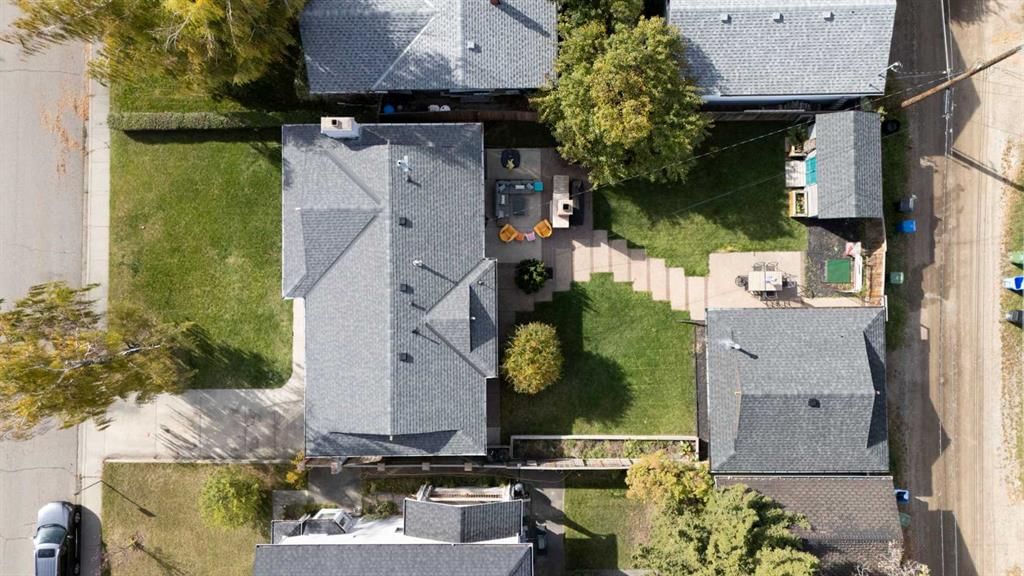 2320 58 Avenue SW, Calgary — photo 2 of 49